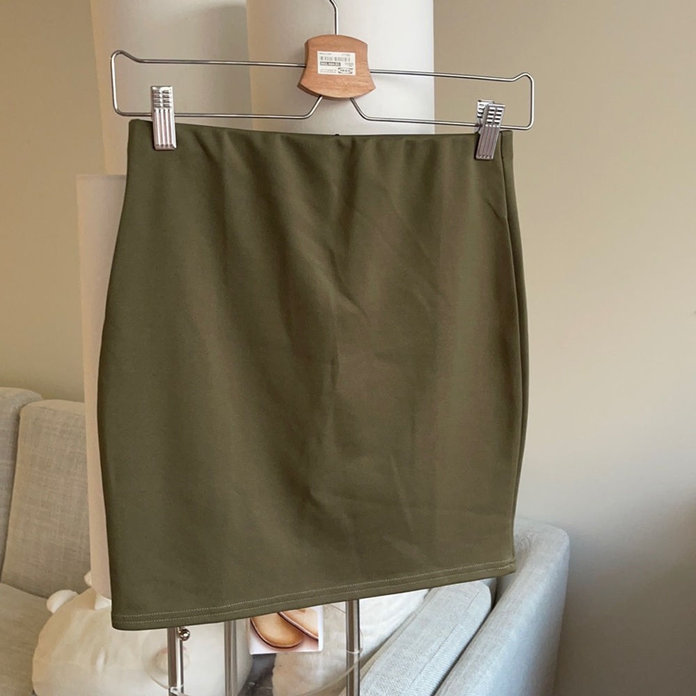 Green skirt NWT